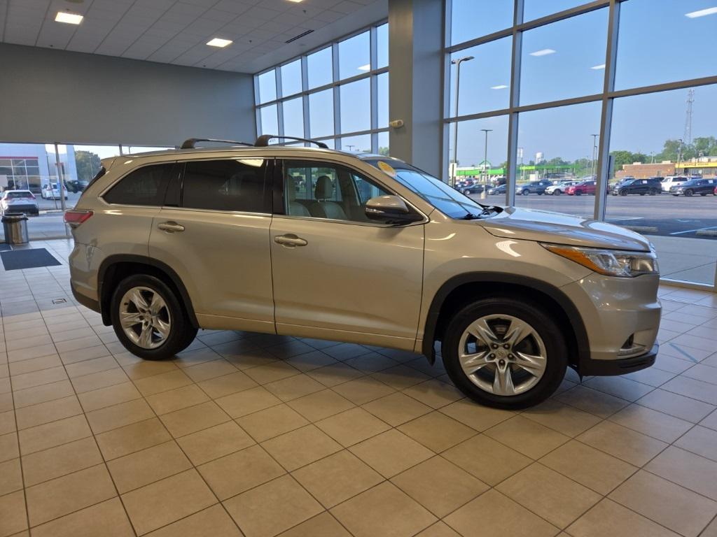 used 2015 Toyota Highlander car, priced at $17,608
