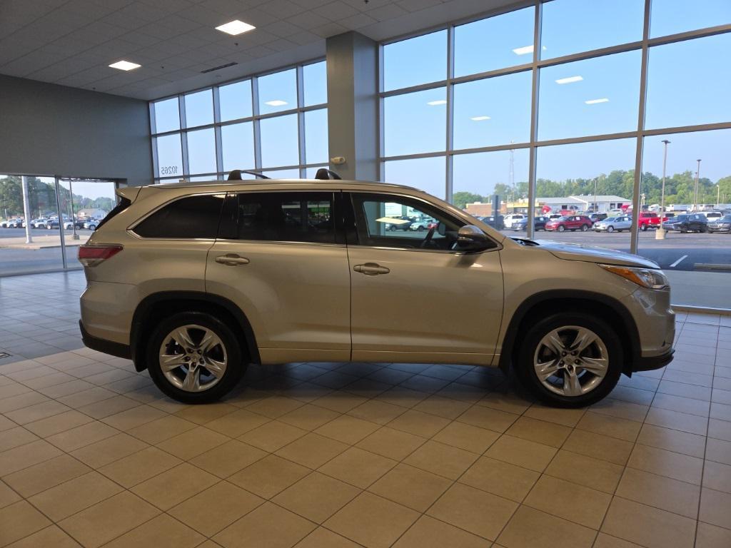 used 2015 Toyota Highlander car, priced at $17,608