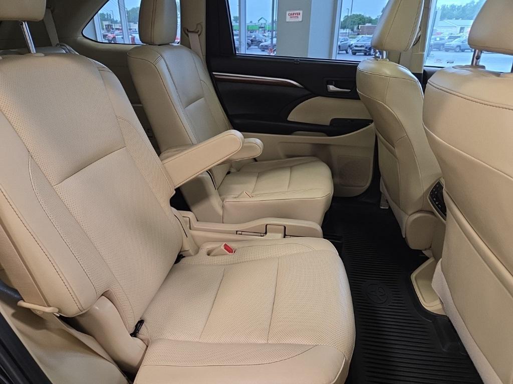 used 2019 Toyota Highlander car, priced at $31,002