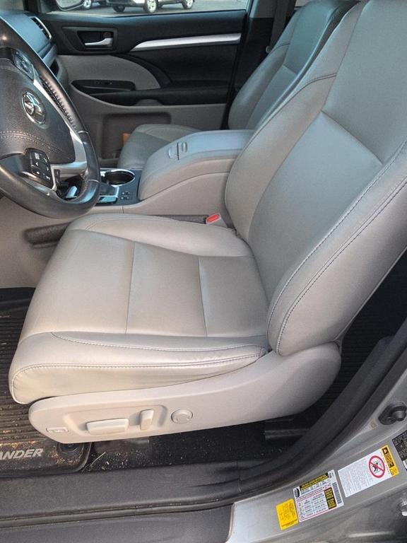 used 2019 Toyota Highlander car, priced at $23,798