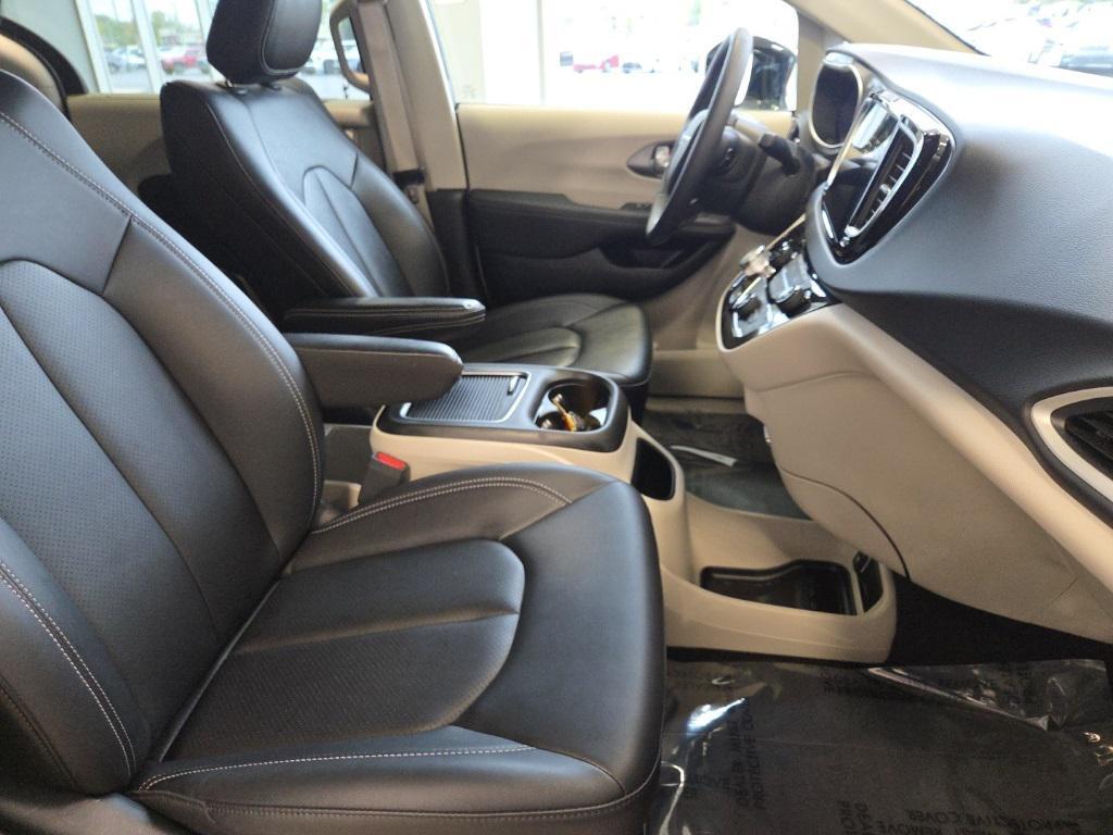 used 2024 Chrysler Pacifica car, priced at $34,652