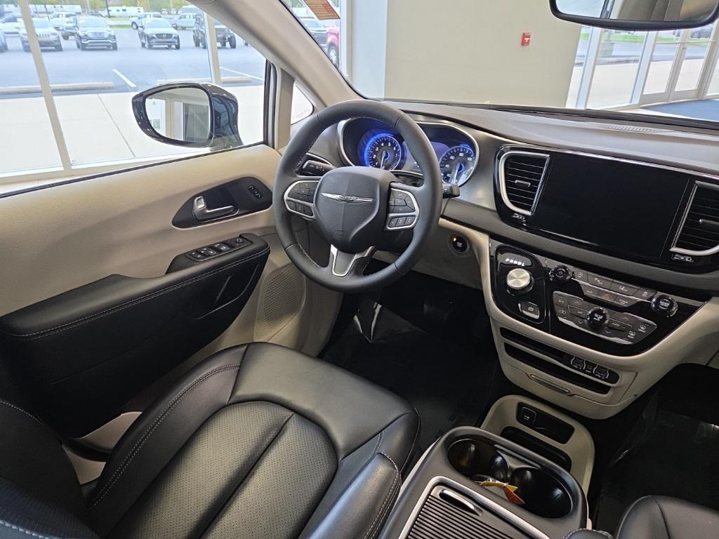 used 2024 Chrysler Pacifica car, priced at $34,652