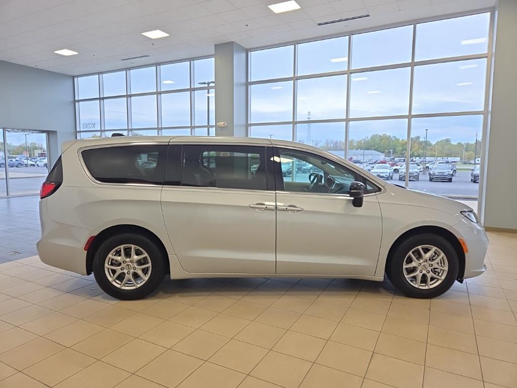 used 2024 Chrysler Pacifica car, priced at $34,652