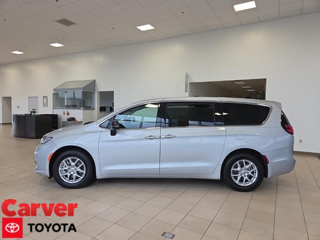 used 2024 Chrysler Pacifica car, priced at $34,652