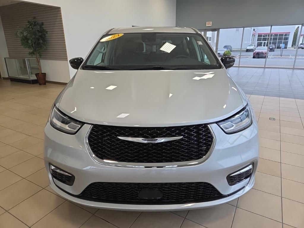 used 2024 Chrysler Pacifica car, priced at $34,652