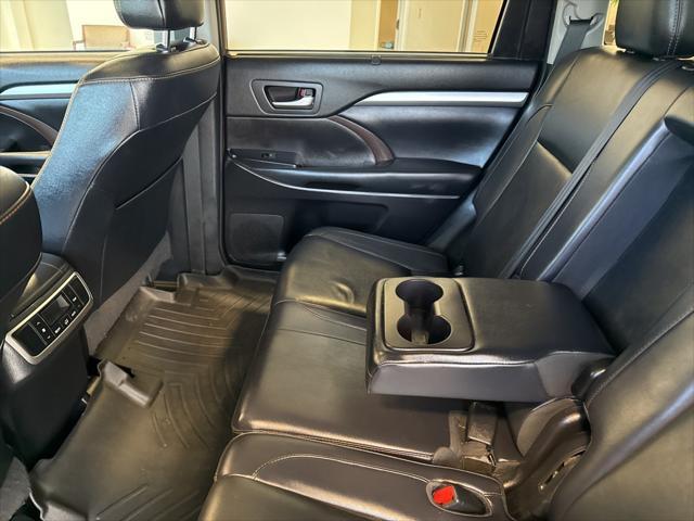 used 2019 Toyota Highlander car, priced at $28,034