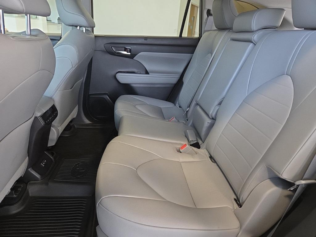 used 2022 Toyota Highlander car, priced at $38,607