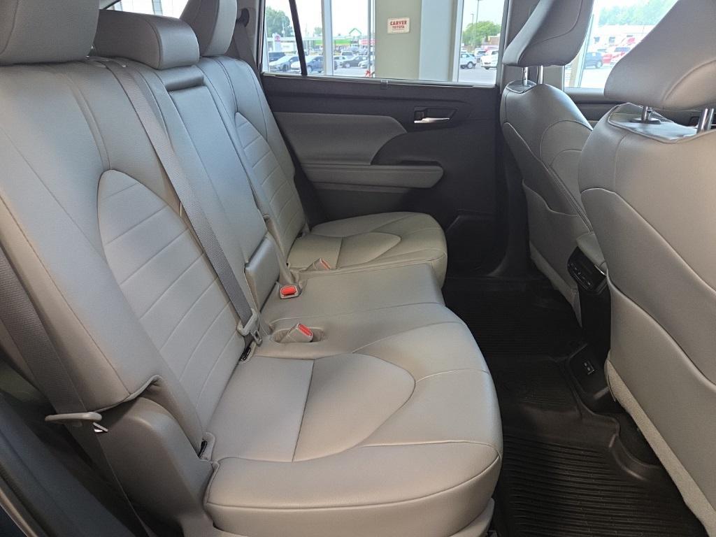 used 2022 Toyota Highlander car, priced at $38,607