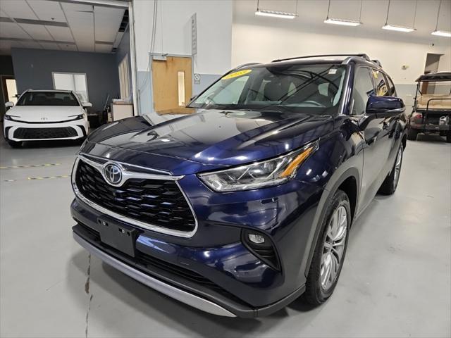 used 2023 Toyota Highlander car, priced at $42,900