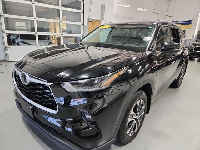 used 2021 Toyota Highlander car, priced at $33,395