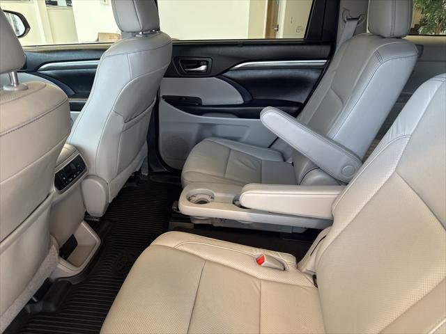 used 2019 Toyota Highlander Hybrid car, priced at $33,087