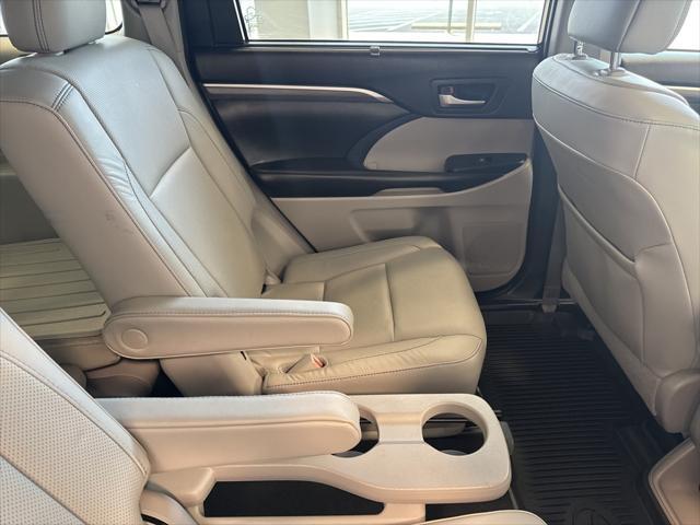 used 2019 Toyota Highlander Hybrid car, priced at $33,087
