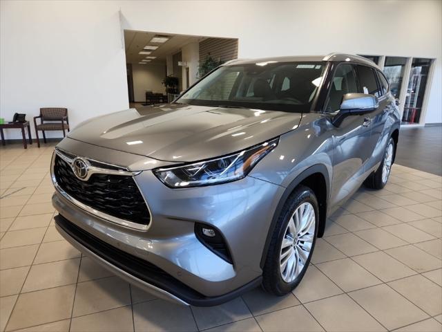 new 2025 Toyota Highlander car, priced at $55,426