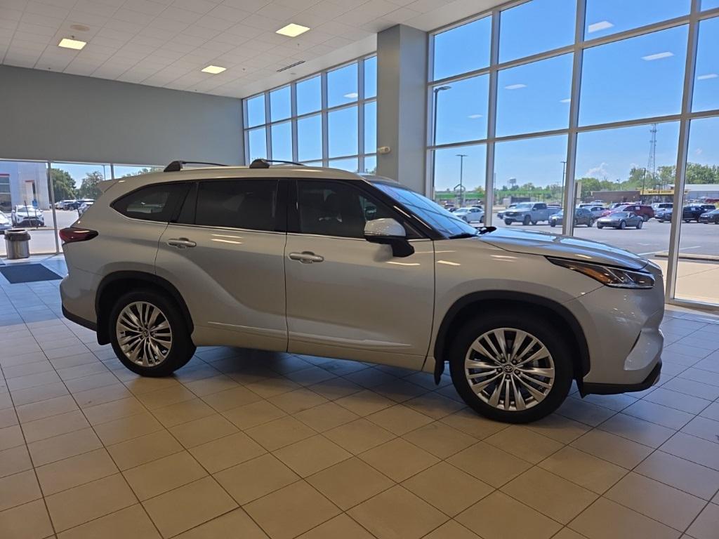 used 2025 Toyota Highlander car, priced at $55,682