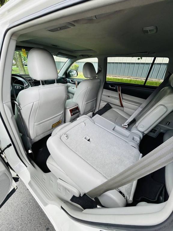 used 2013 Toyota Highlander car, priced at $10,900