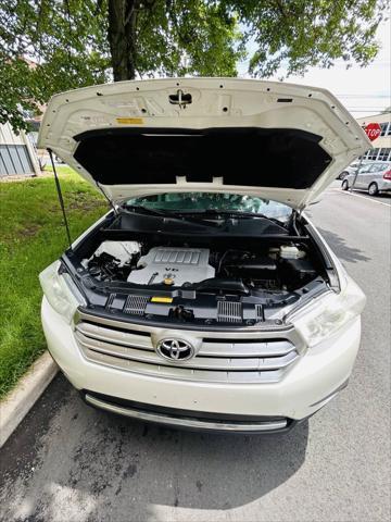 used 2013 Toyota Highlander car, priced at $11,900