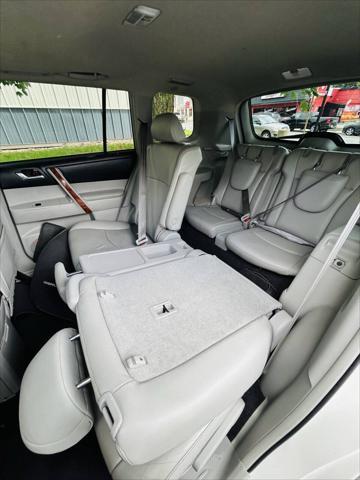 used 2013 Toyota Highlander car, priced at $11,900