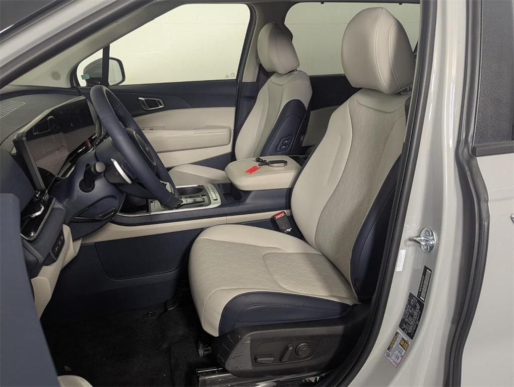 new 2025 Kia Carnival Hybrid car, priced at $42,920