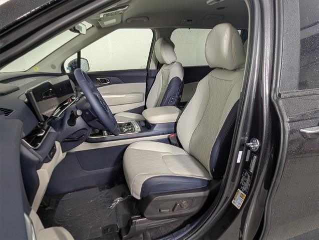 new 2025 Kia Carnival car, priced at $40,921