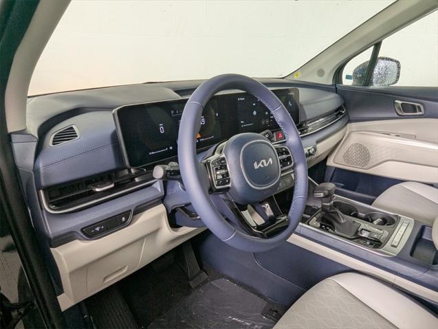 new 2025 Kia Carnival car, priced at $40,921