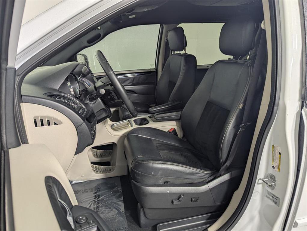 used 2016 Dodge Grand Caravan car