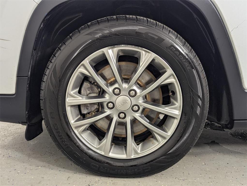 used 2019 Jeep Cherokee car, priced at $7,495