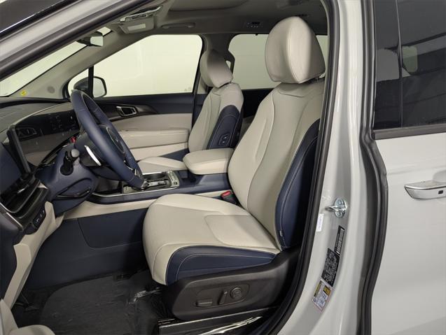 new 2026 Kia Carnival Hybrid car, priced at $55,285