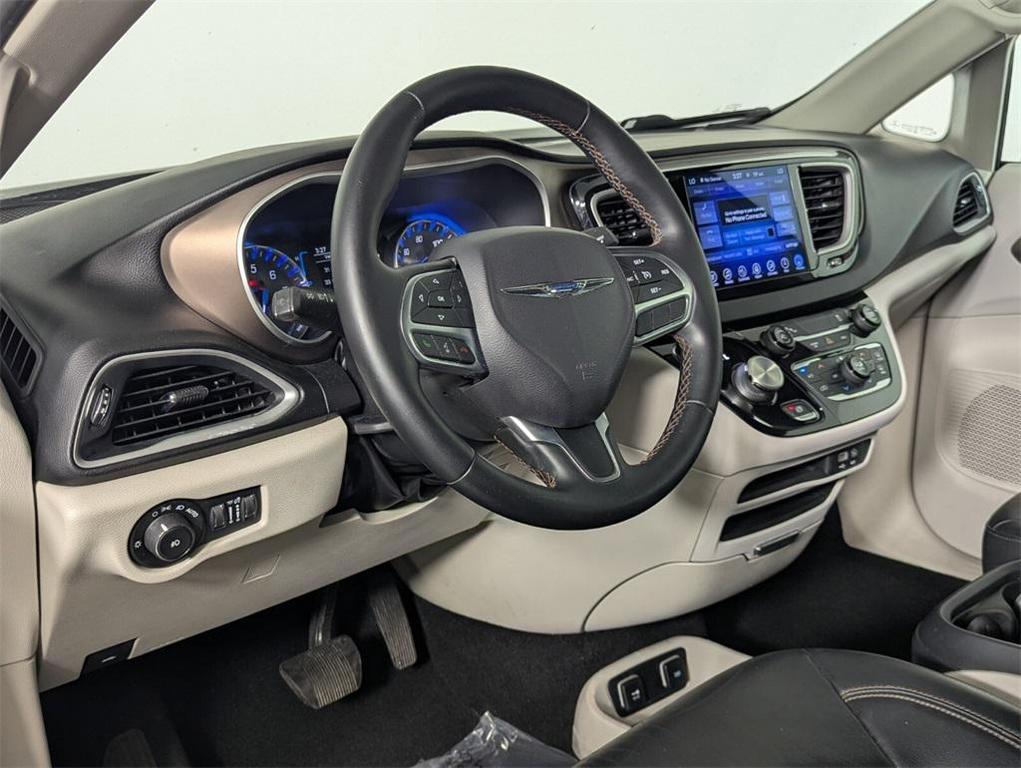 used 2017 Chrysler Pacifica car, priced at $9,900