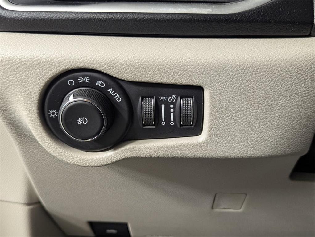 used 2017 Chrysler Pacifica car, priced at $9,900