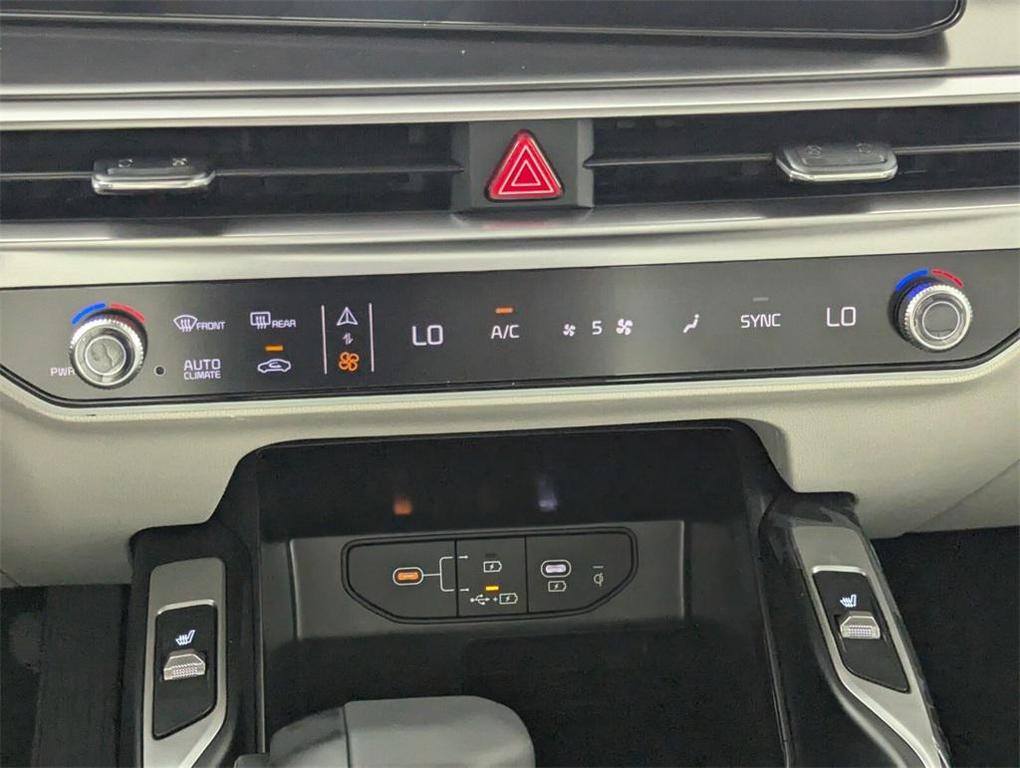 new 2025 Kia Sorento car, priced at $35,507
