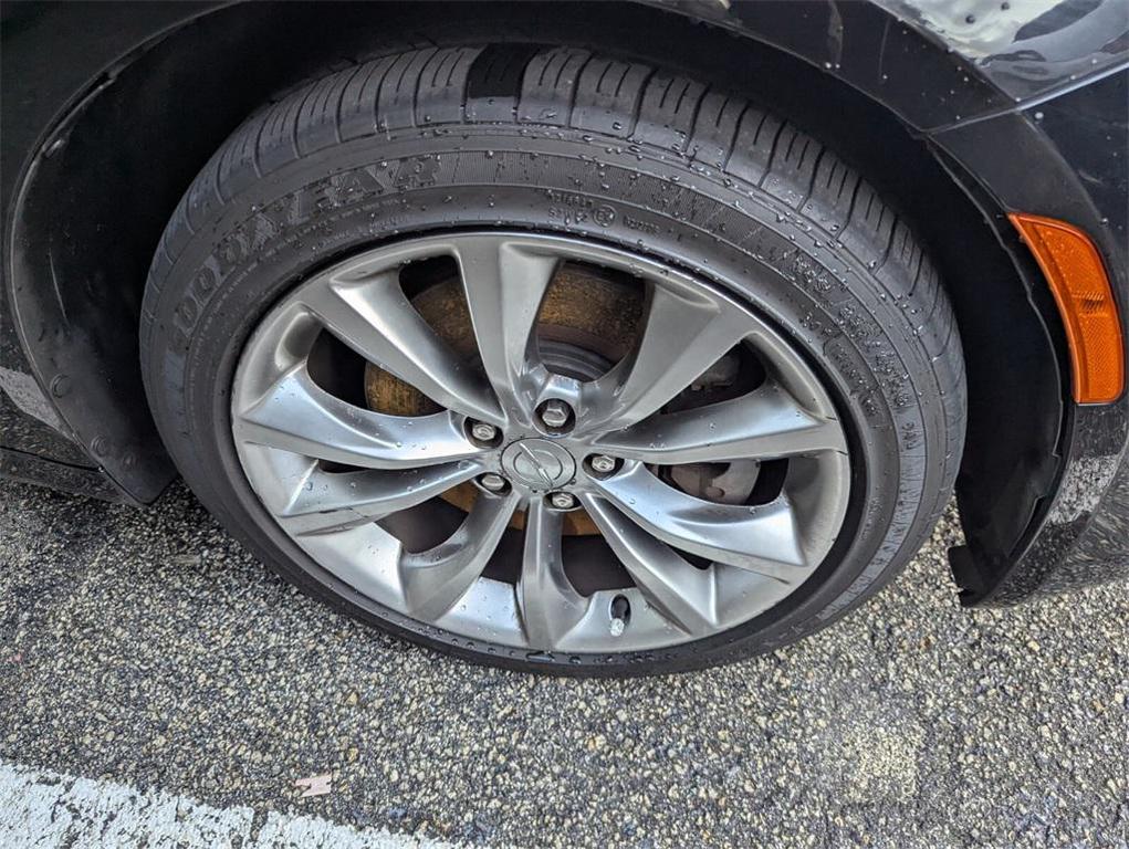 used 2015 Chrysler 200 car, priced at $5,995
