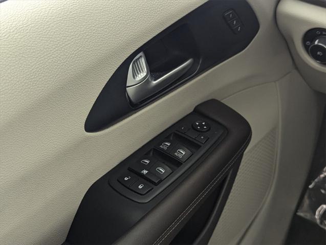 used 2021 Chrysler Pacifica Hybrid car, priced at $20,191