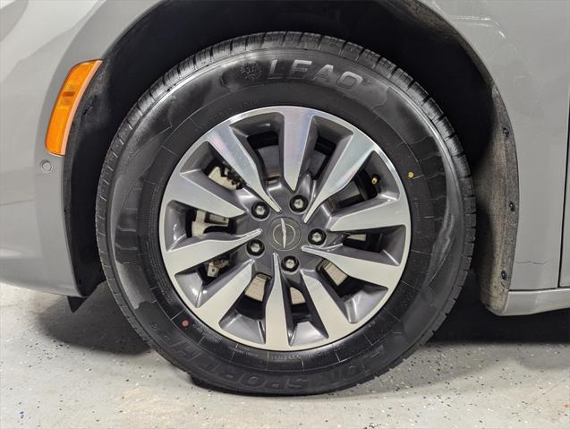 used 2021 Chrysler Pacifica Hybrid car, priced at $20,191