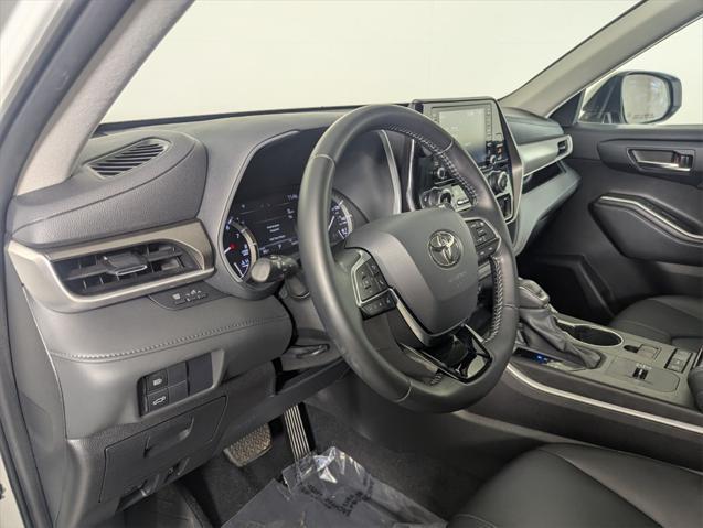 used 2021 Toyota Highlander car, priced at $30,691