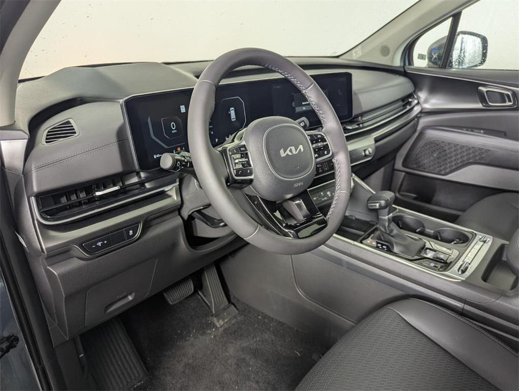 new 2025 Kia Carnival car, priced at $49,653
