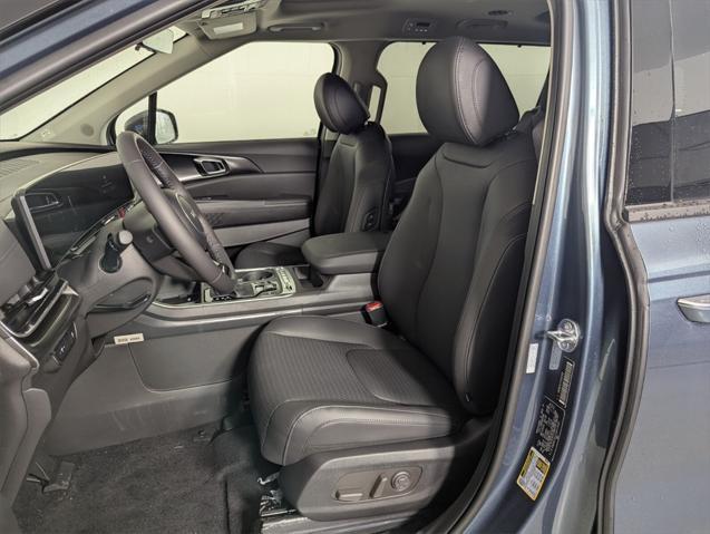new 2025 Kia Carnival car, priced at $50,721