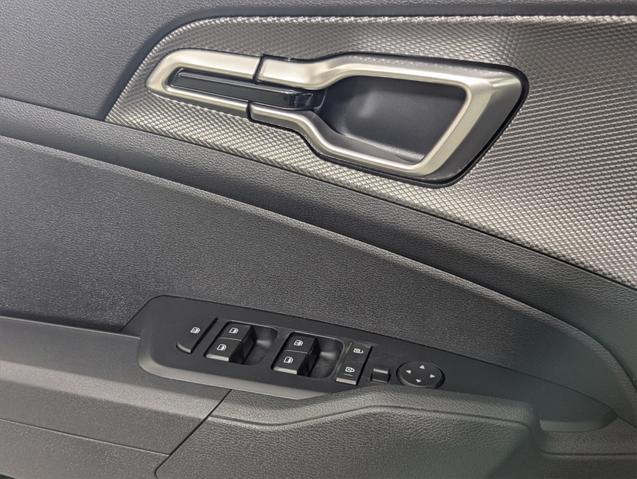 new 2025 Kia Sportage car, priced at $30,260