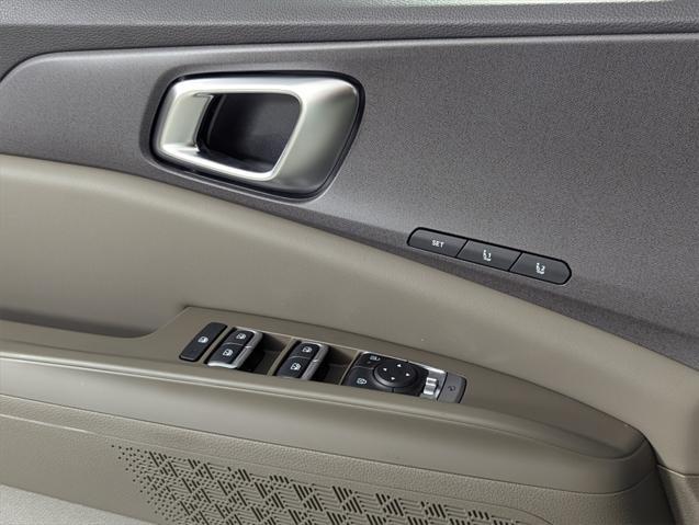 new 2026 Kia Carnival Hybrid car, priced at $45,385