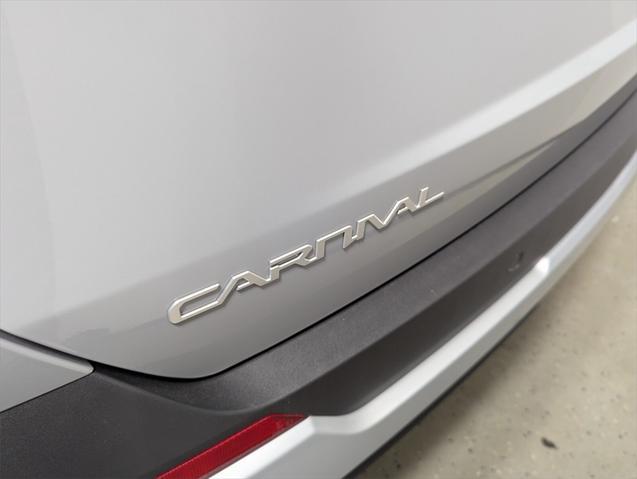 new 2025 Kia Carnival Hybrid car, priced at $43,567