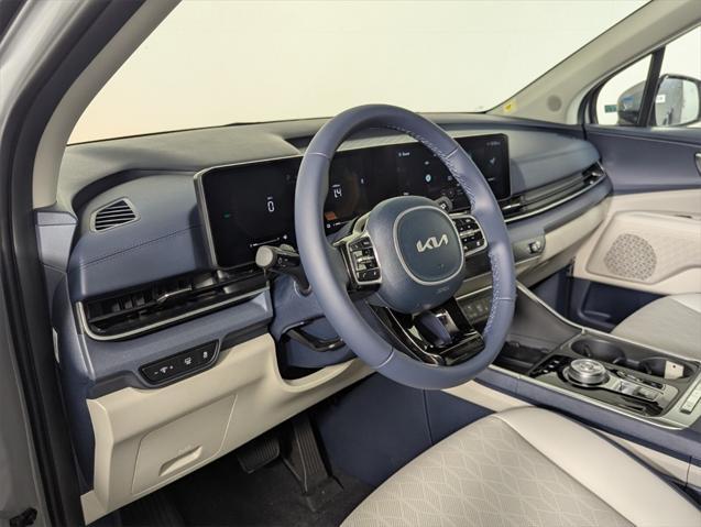 new 2025 Kia Carnival Hybrid car, priced at $43,567
