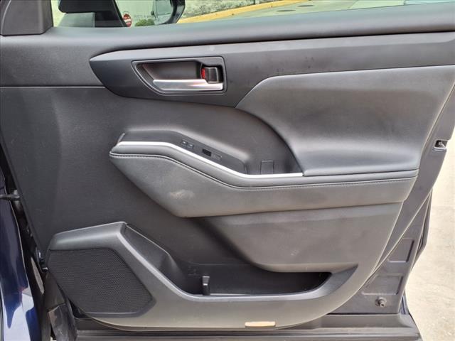 used 2021 Toyota Highlander Hybrid car, priced at $31,299