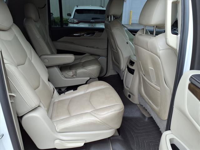 used 2020 Cadillac Escalade ESV car, priced at $30,416