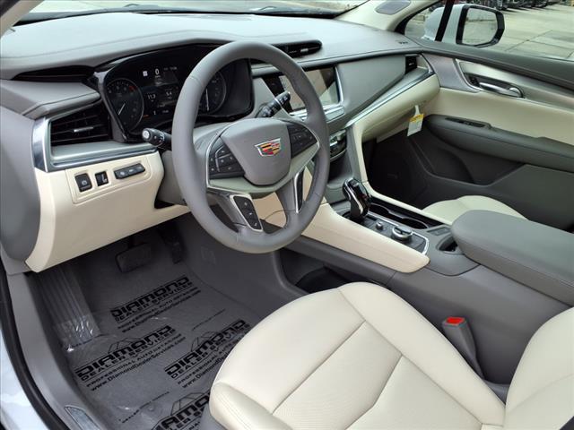 new 2025 Cadillac XT5 car, priced at $56,790