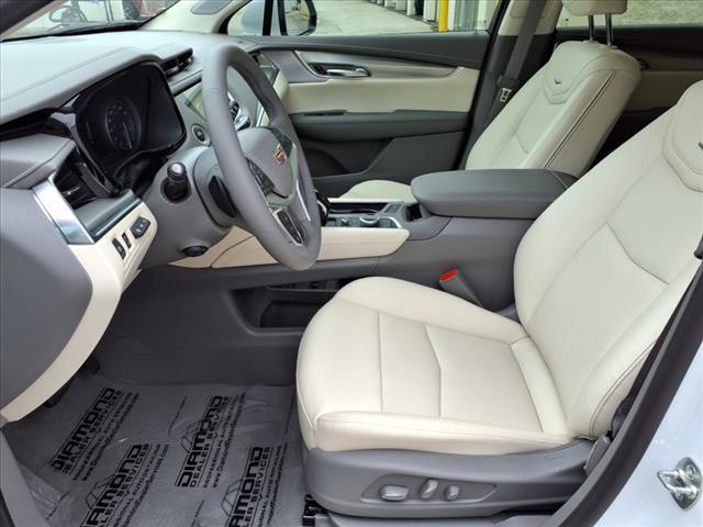 new 2025 Cadillac XT5 car, priced at $56,790