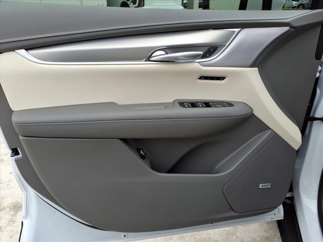 new 2025 Cadillac XT5 car, priced at $56,790