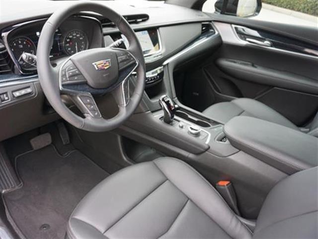 new 2025 Cadillac XT5 car, priced at $55,490