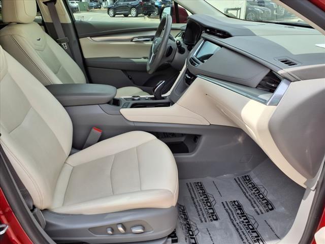 used 2022 Cadillac XT5 car, priced at $30,906