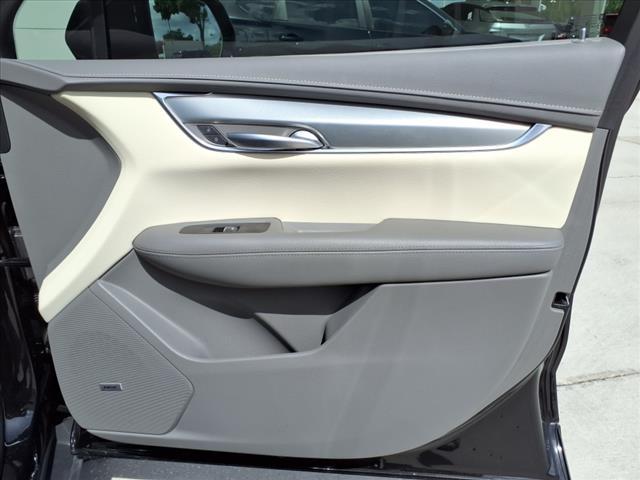 used 2022 Cadillac XT5 car, priced at $32,262