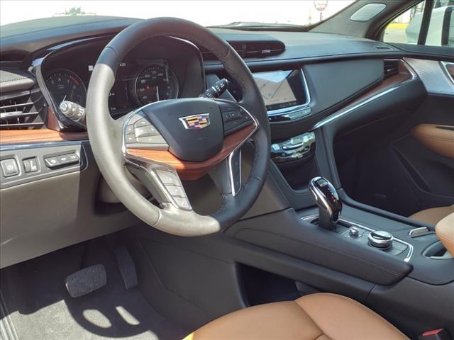 new 2025 Cadillac XT5 car, priced at $55,590