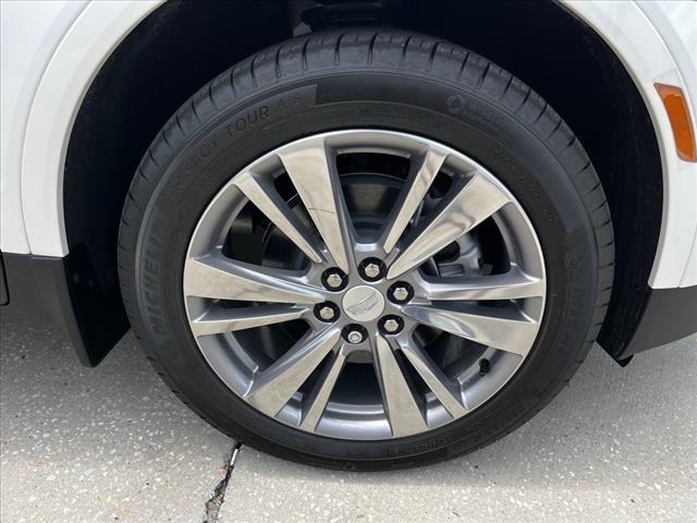 new 2025 Cadillac XT5 car, priced at $55,590